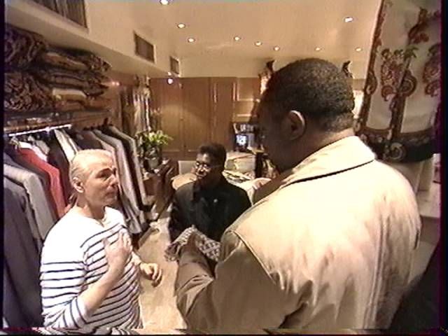 Teodorin fils du prèsident africain Obiang nguema(Guinèe èquatoriale) shopping à Paris