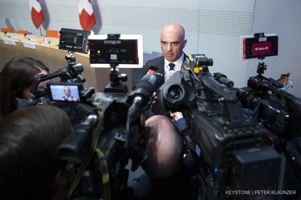 Bundesrat Alain Berset beantwortet Fragen von Journalisten