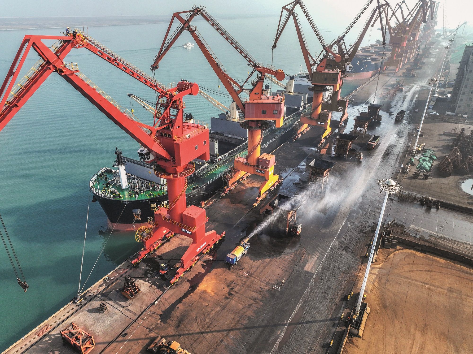 LIANYUNGANG, CHINA - NOVEMBER 16, 2022 - Cargo ships unload electric coal at a coal terminal in Lianyungang city, Jiangsu province, China, Nov 16, 2022.